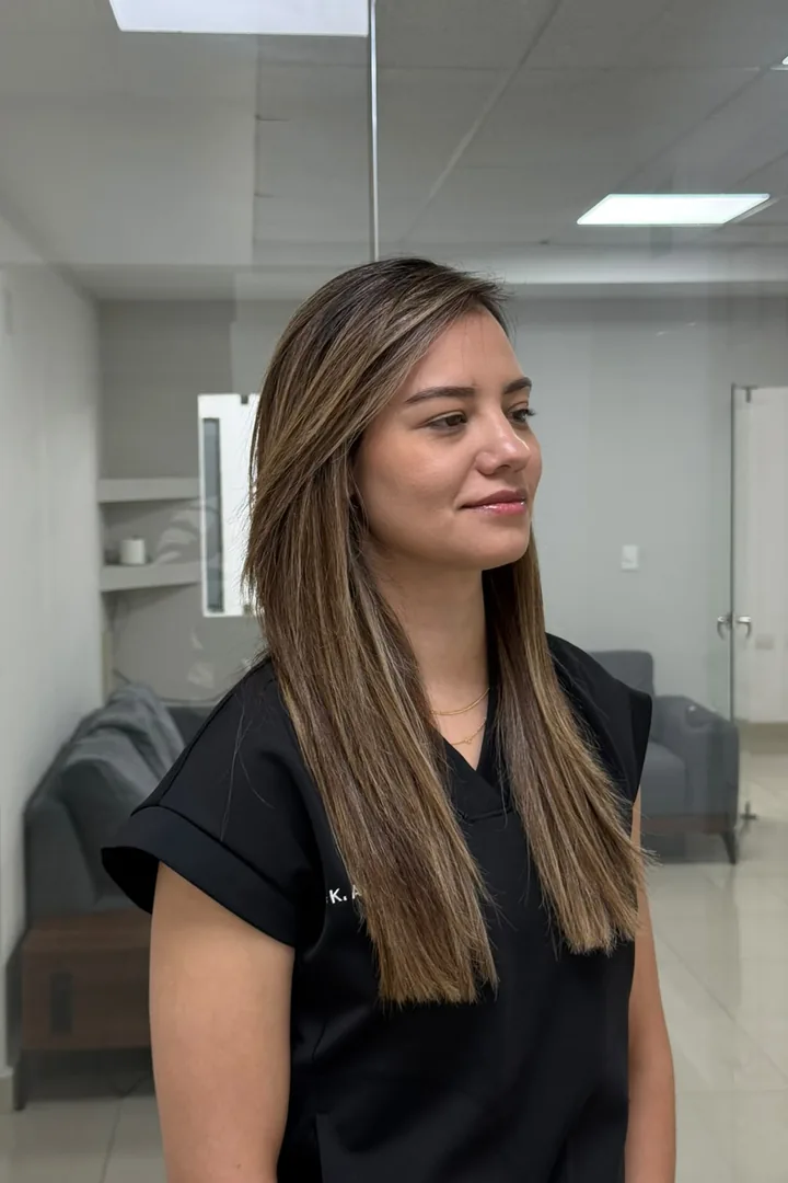 Dra. Karla Ávila en su consultorio de Chihuahua, fotografía de la sesión 2026